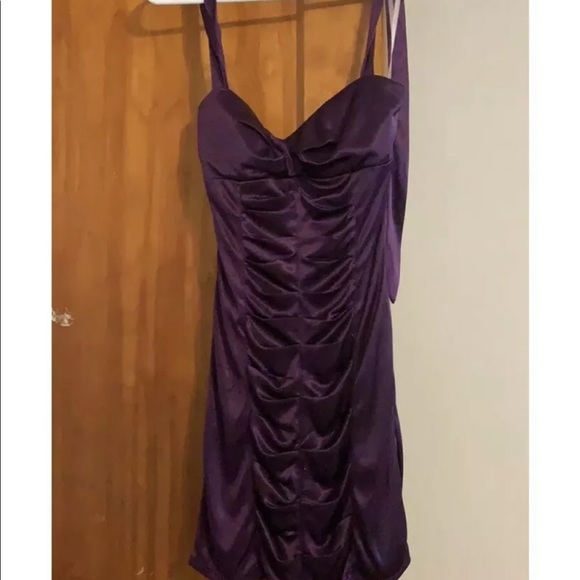Dresses - Picture 2 of 3